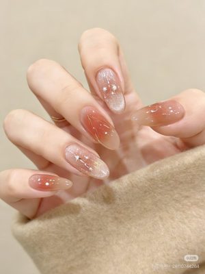 Sơn gel nhanh tróc trên móng thật